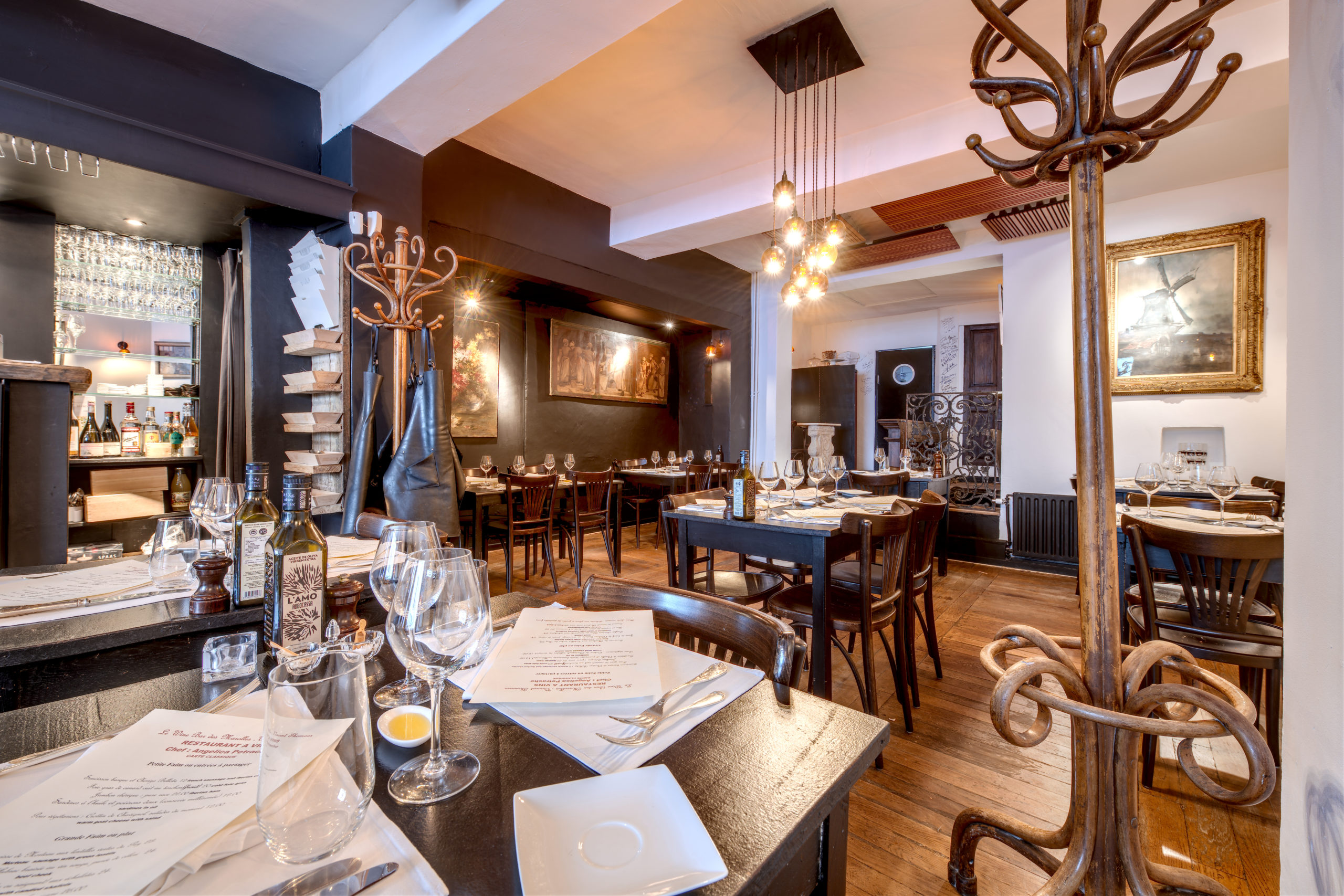 201253_17winebardesmarolles_8015x5343 Melo on the Cake